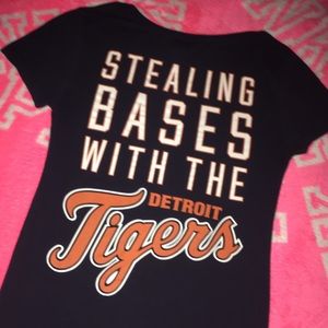 Detroit Tigers pink T-shirt